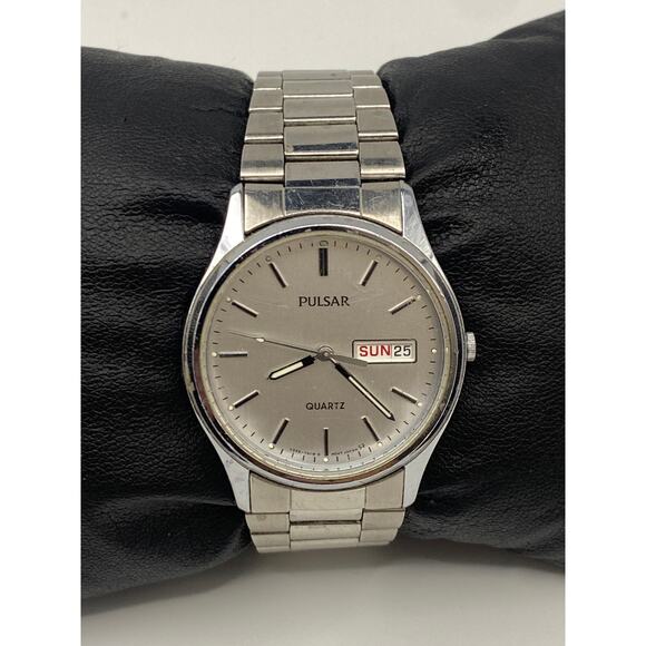 Pulsar V533-7A30 Silver Tone Stainless Steel Day Date Watch Working New Battery - Picture 1 of 8